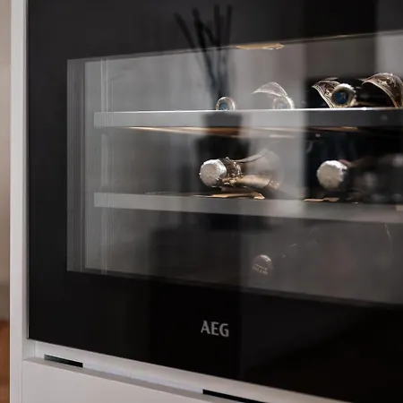 Bright 2br - - Family-friendly - 500m Apartment